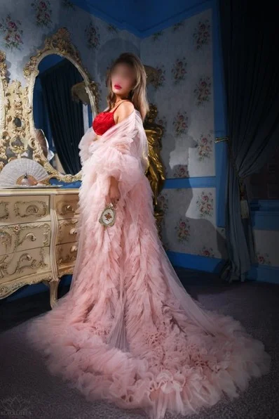 Mollani Maui escort gallery image