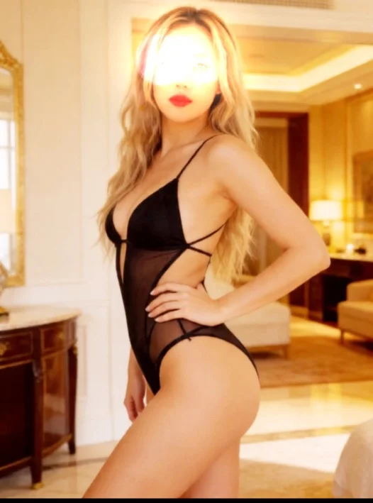 Mollani Maui escort gallery image