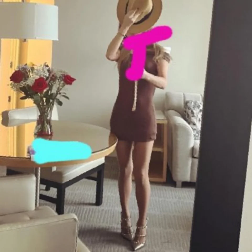 Mollani Maui escort gallery image