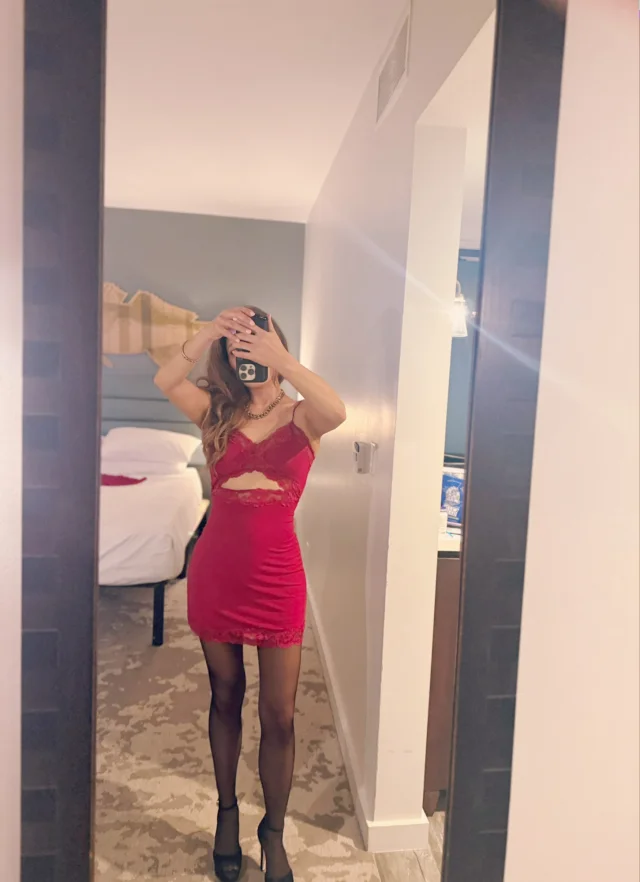 Mollani Maui escort gallery image