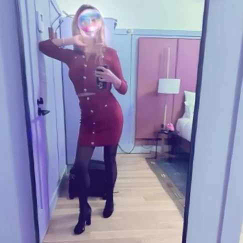Mollani Maui escort gallery image