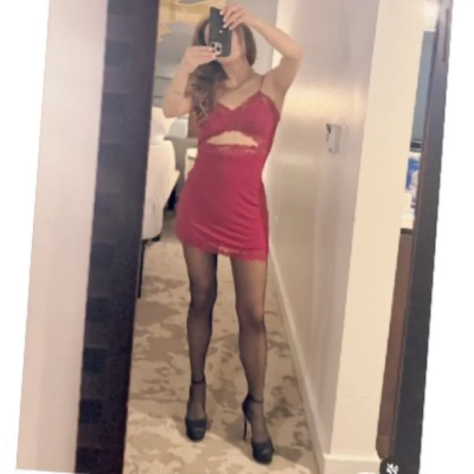 Mollani Maui escort gallery image