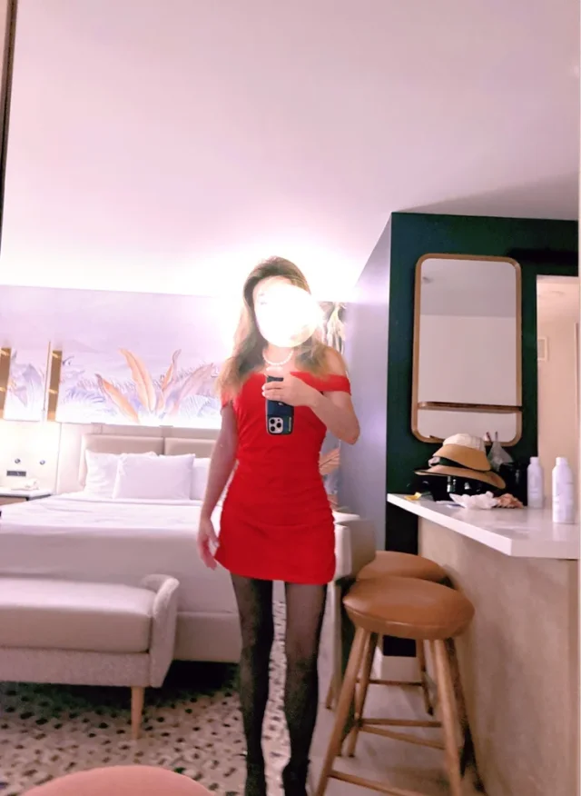 Mollani Maui escort gallery image
