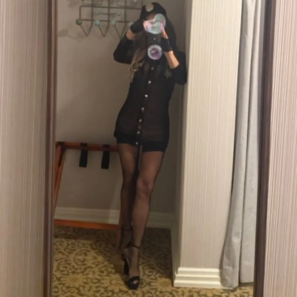 Mollani Maui escort gallery image