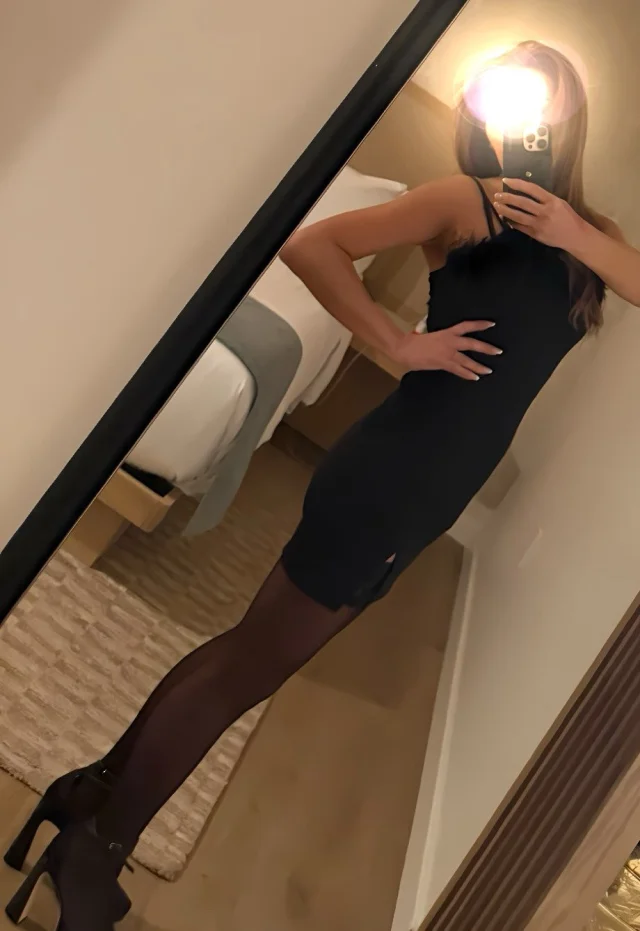 Mollani Maui escort gallery image