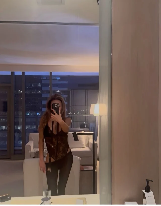 Mollani Maui escort gallery image