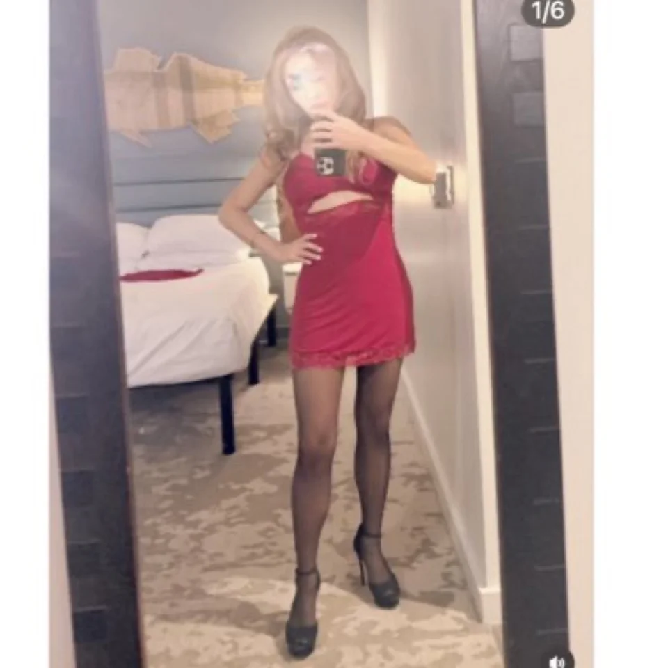 Mollani Maui escort gallery image